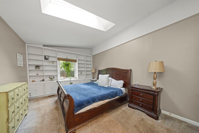 Building Photo - 15580 Birwood Ave