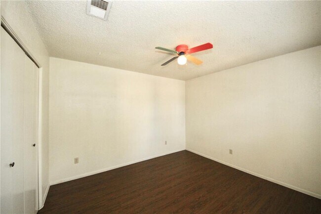 Building Photo - 12303 Deer Falls Dr