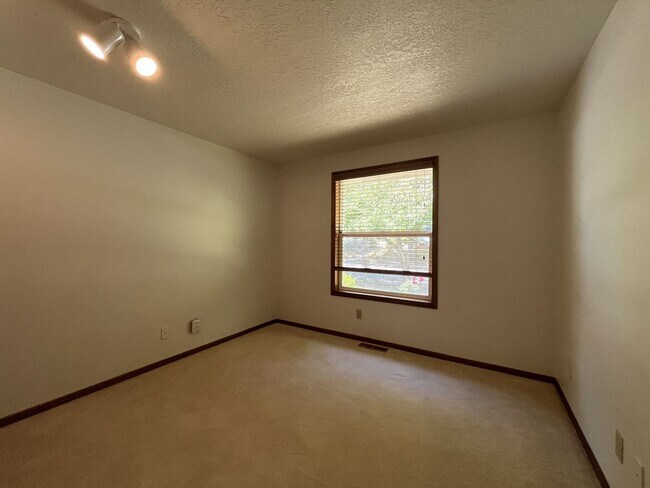 Building Photo - Charming Single-Level Home with Multiple Living Areas and Spacious Backyard Retreat