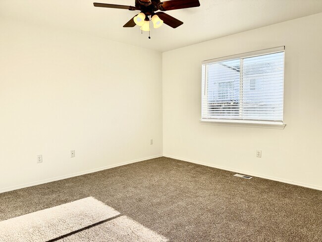 Building Photo - 10113 W Barberry Ave