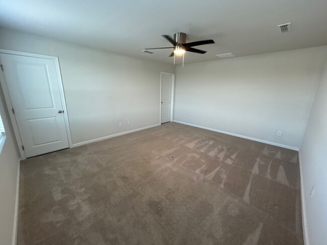 Building Photo - *Move in Special* 4 Bedroom | 2.5 Bath Hom...