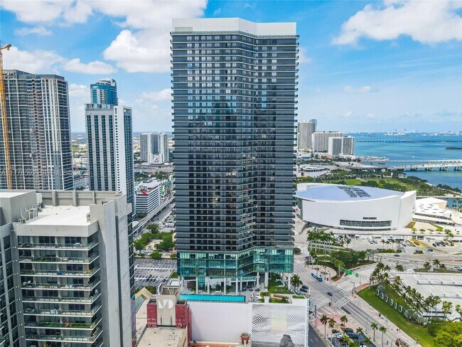 Building Photo - 398 NE 5th St