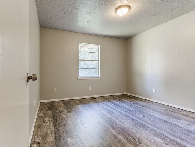 Building Photo - Recently Remodeled home in Norman