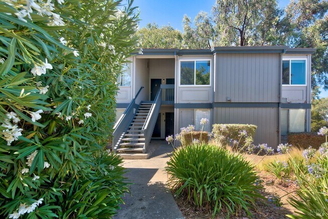 Building Photo - 355 Parkview Terrace