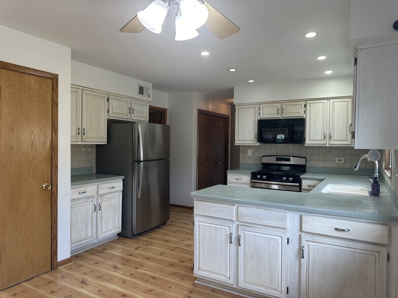 Building Photo - 1336 N Northwest Hwy