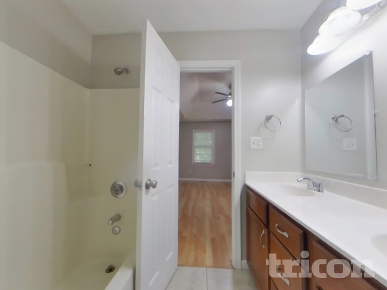 Building Photo - 3272 Greenhill Ct