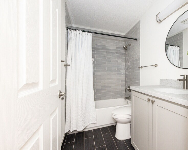 Building Photo - 35 Nathan Ln N