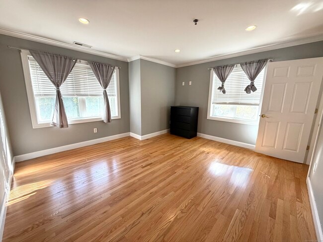 Building Photo - 55 Stetson Pl