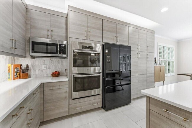 Building Photo - 15398 Sandy Beach Terrace