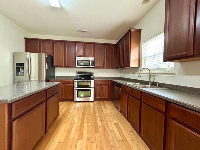 Building Photo - 5915 Parkstone Drive