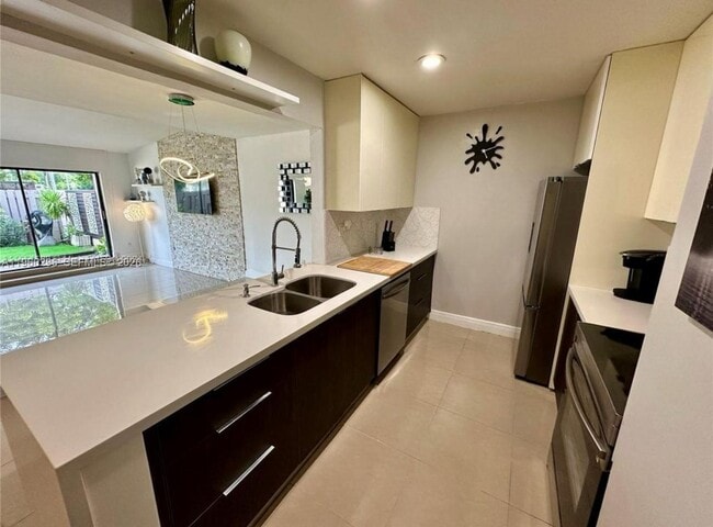 Building Photo - 10640 SW 75th Ln