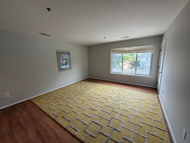 Building Photo - BEACH CONDO
