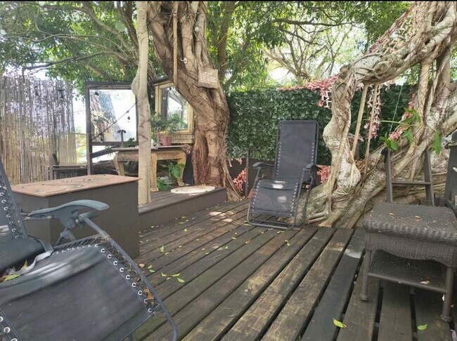 Building Photo - 2206 Coolidge St