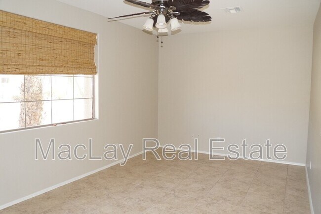 Building Photo - 203 W Cedar Dr