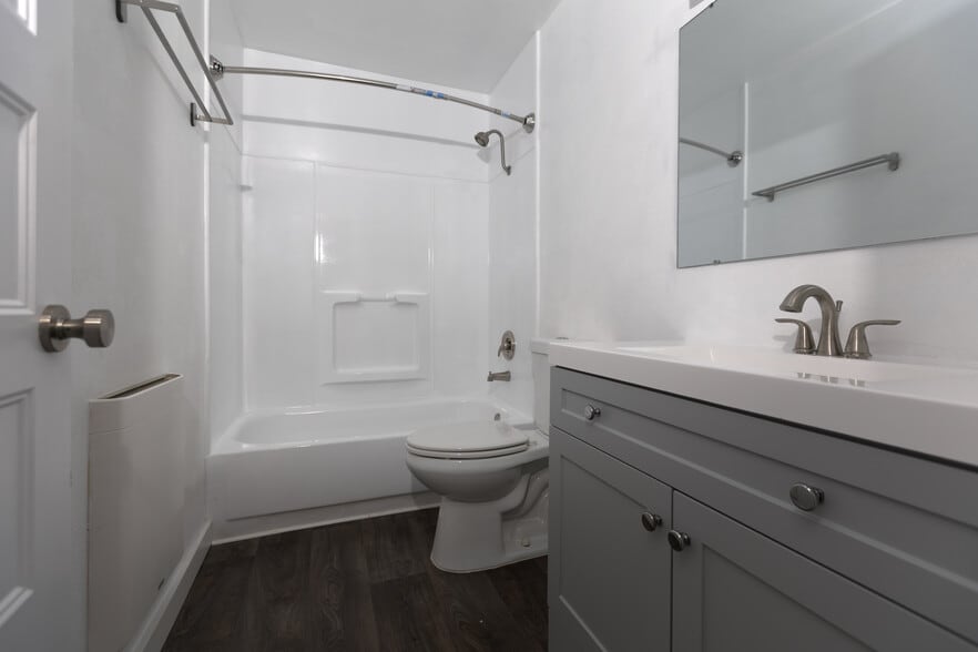 Bathroom - 3229 SE 10th Ave