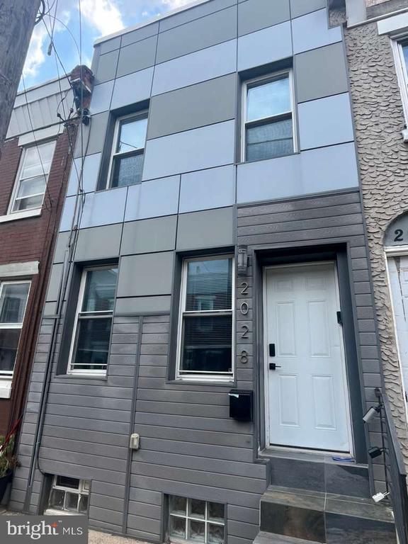 Building Photo - 2028 E Firth St