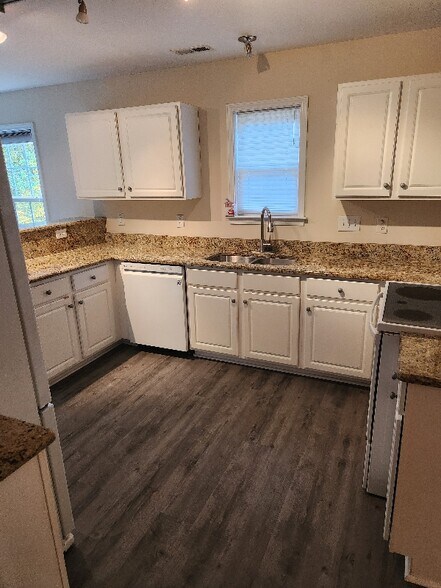 Building Photo - 113 Crosswood Dr