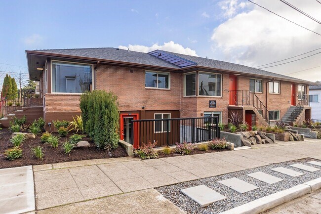 Building Photo - Newly Remodeled 3BR w/ In-Unit W/D, Private Entry & Designer Finishes – Pet Friendly!