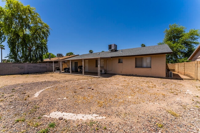 Building Photo - 5409 S Hazelton Ln