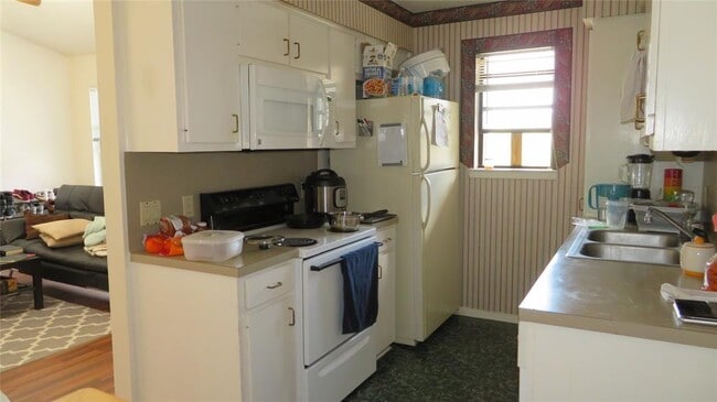 Building Photo - 106 E 30th St