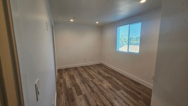 Building Photo - 10960 Avalon Blvd