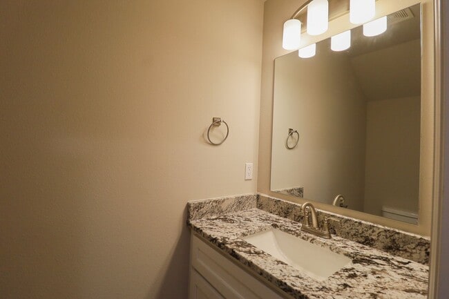 Building Photo - First Month Free! Lovely Home for Rent -21...