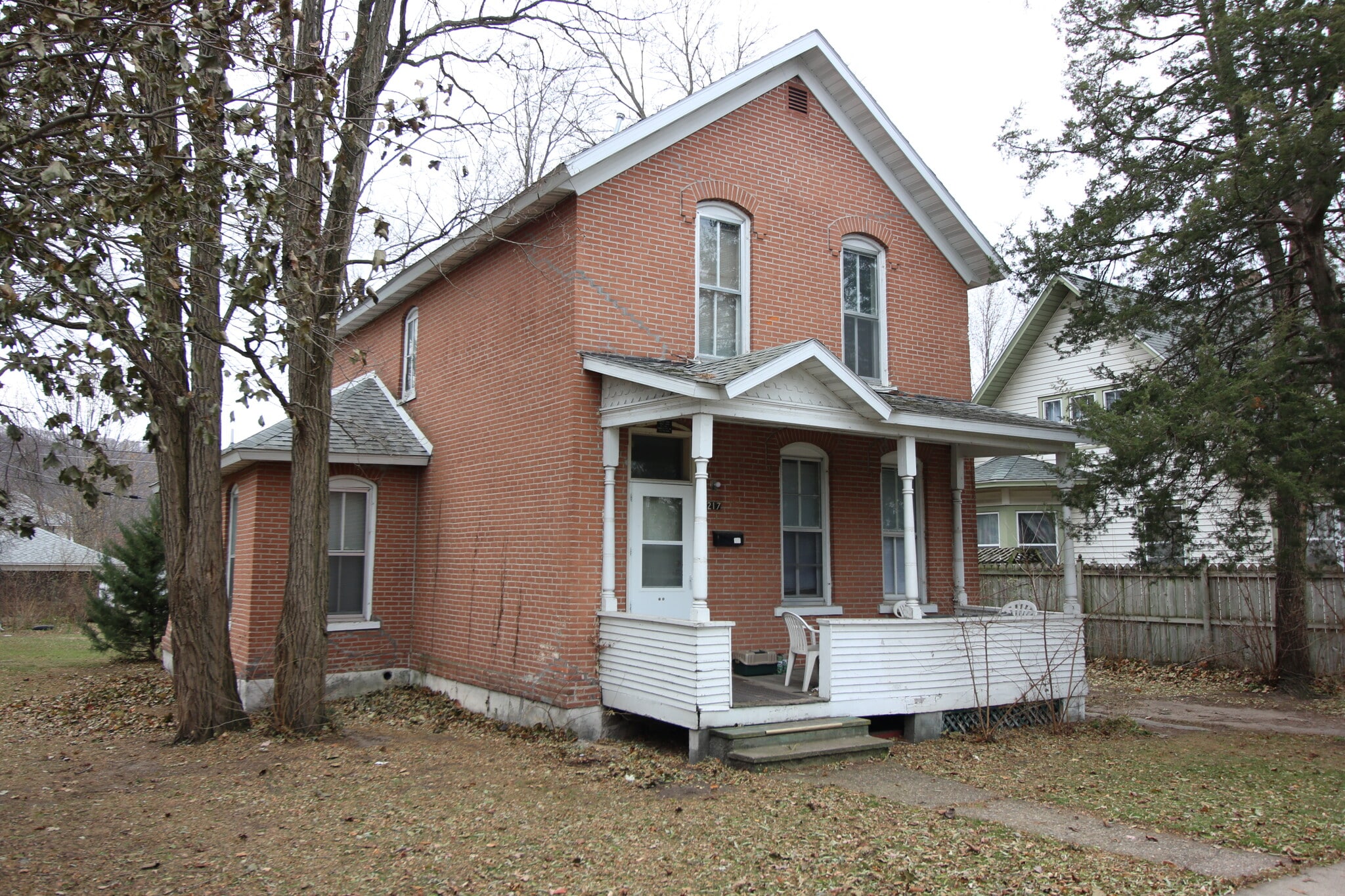 Exterior - 217 E King St