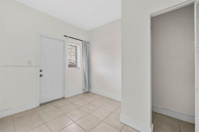 Building Photo - 8135 Crespi Blvd