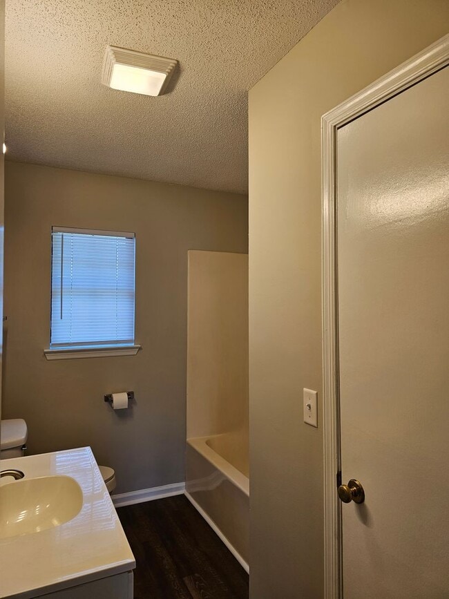 Building Photo - 5007B N. Moore Lane