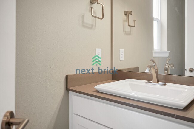 Building Photo - 4 BED AND 2.5 BATH SINGLE FAMILY HOUSE FOR RENT