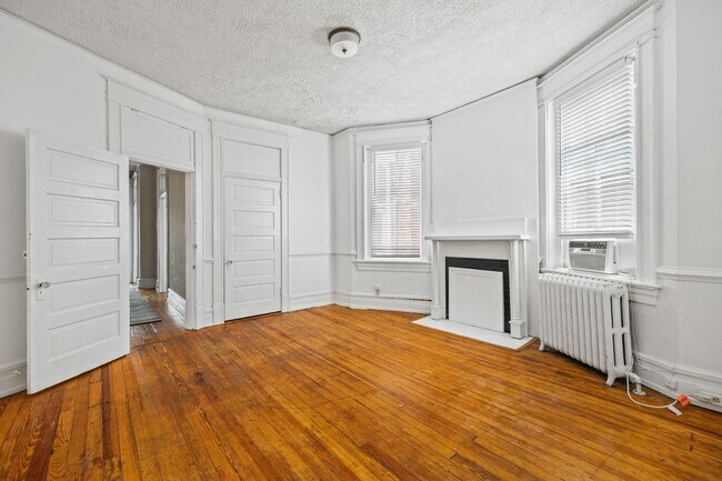 Building Photo - 2713 W Grace St