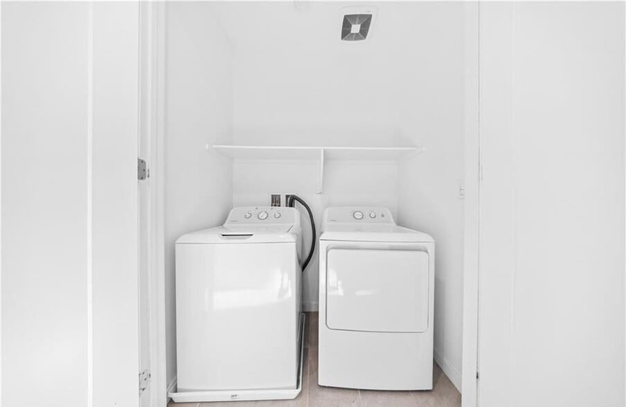 Building Photo - 856 Francesca Dr