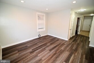 Building Photo - 431 Mellon St SE