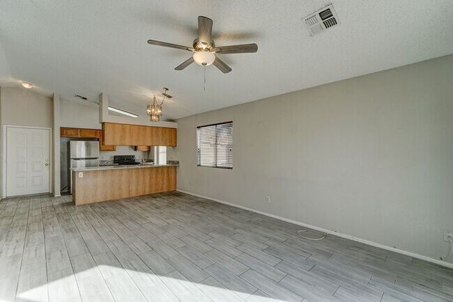 Building Photo - READY TO VIEW NOW! Recently Renovated 2bed/2bath Townhouse in Peoria!