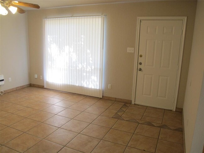 Building Photo - 902 Quartz Ct