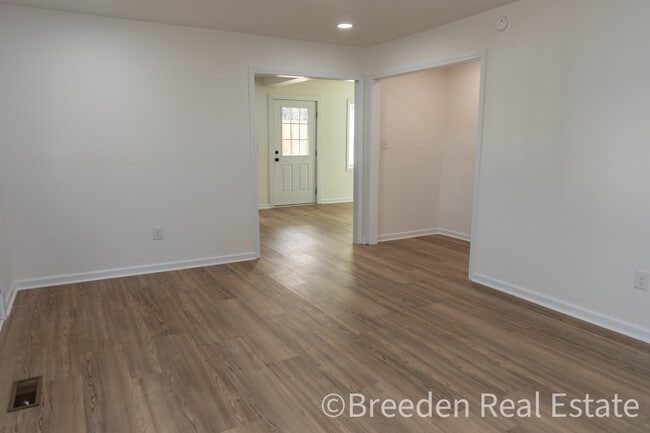 Building Photo - 303 Putnam St