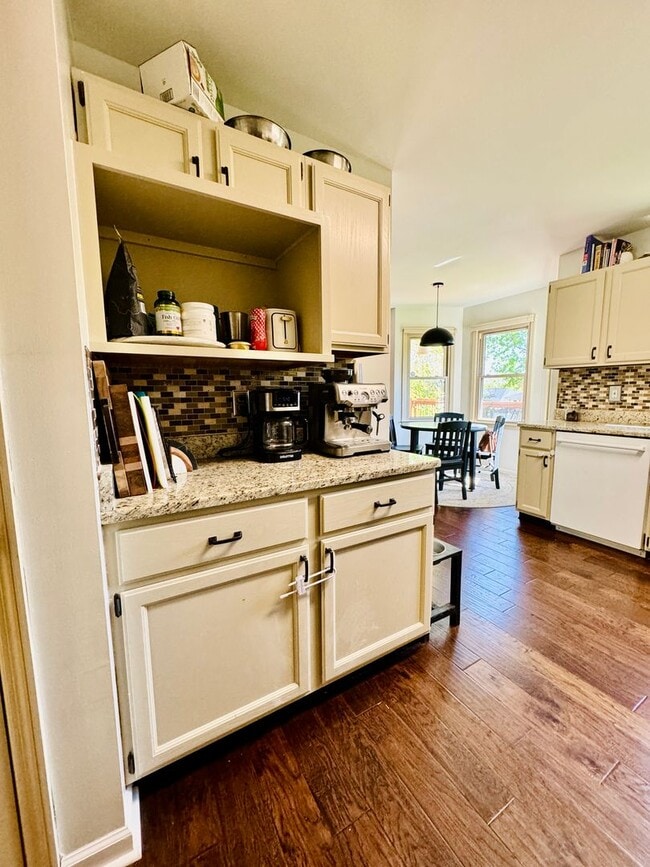 Building Photo - 4 Bedrooms with Finished Basement and Bonu...