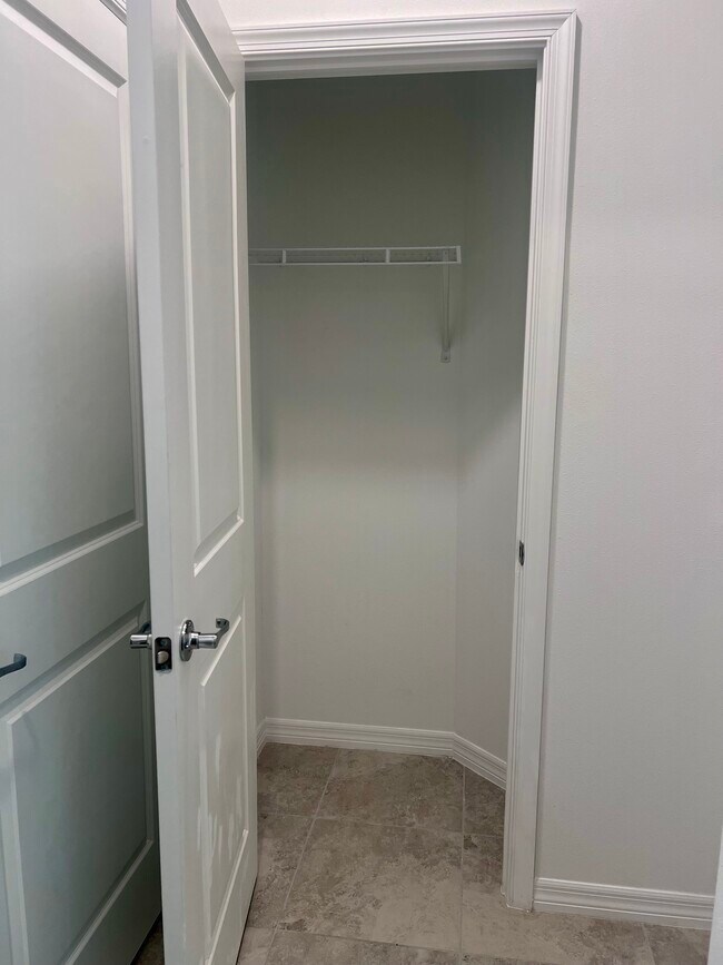 Building Photo - 6125 Planta Ln