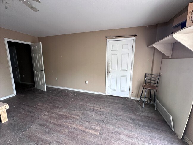 Building Photo - 1204 Co Rd 408