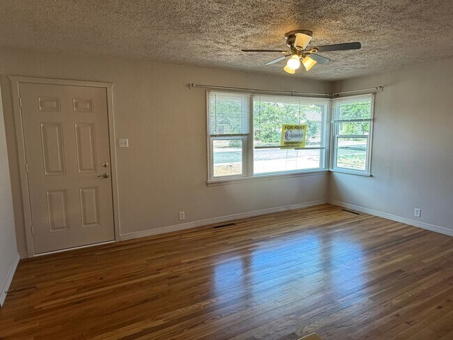 Building Photo - 1403 Bunting Ave