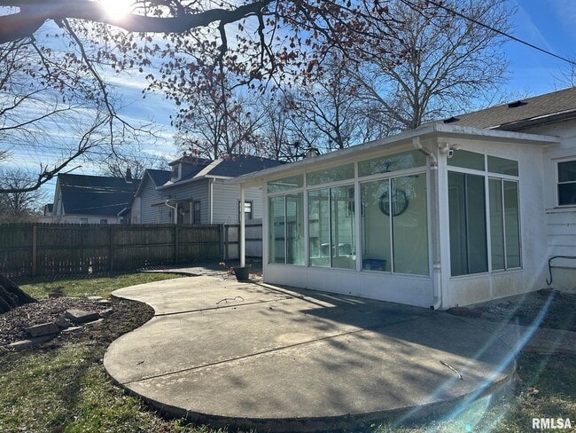 Building Photo - 146 N State St