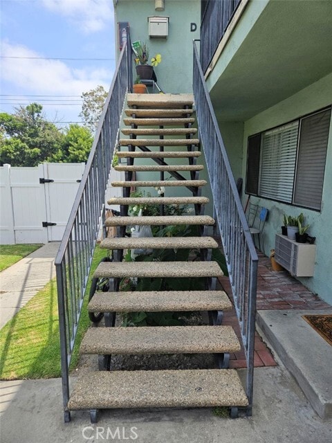 Building Photo - 6081 Lemon Ave