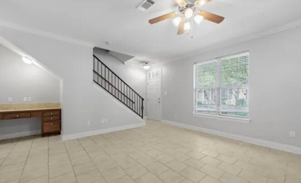 Building Photo - 10600 Lakes Blvd