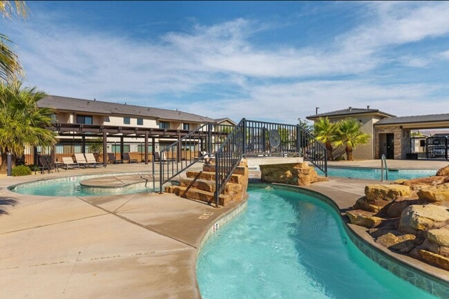 Building Photo - SPACIOUS PATIO HOME FOR RENT!