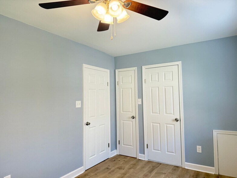 Building Photo - 8716 Plymouth St