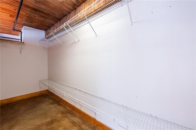 Building Photo - 644 Wells St SW
