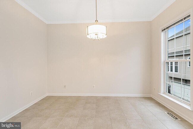 Building Photo - 5036 Greenhouse Terrace