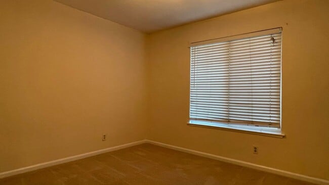 Building Photo - 960 Branham Ln