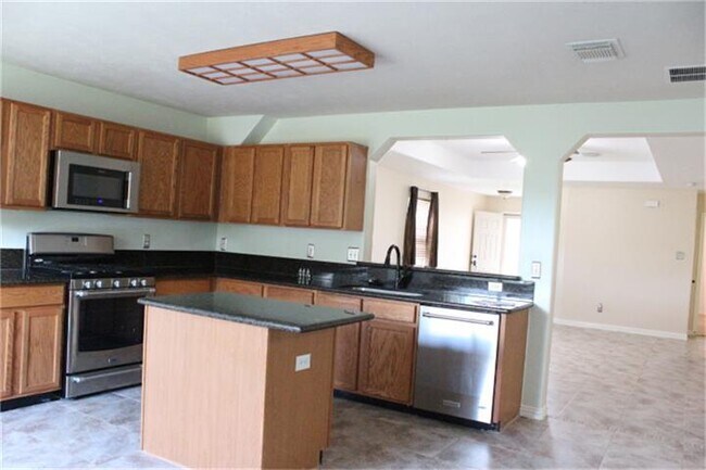 Building Photo - 24202 Kingbriar Dr