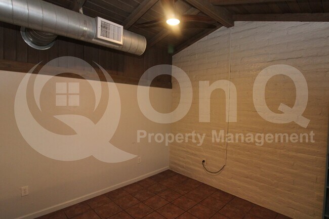 Building Photo - 1019 N Catalina Ave
